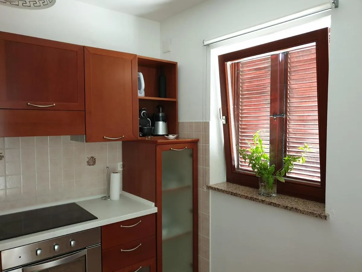 Zuma Melin Apartment Cres